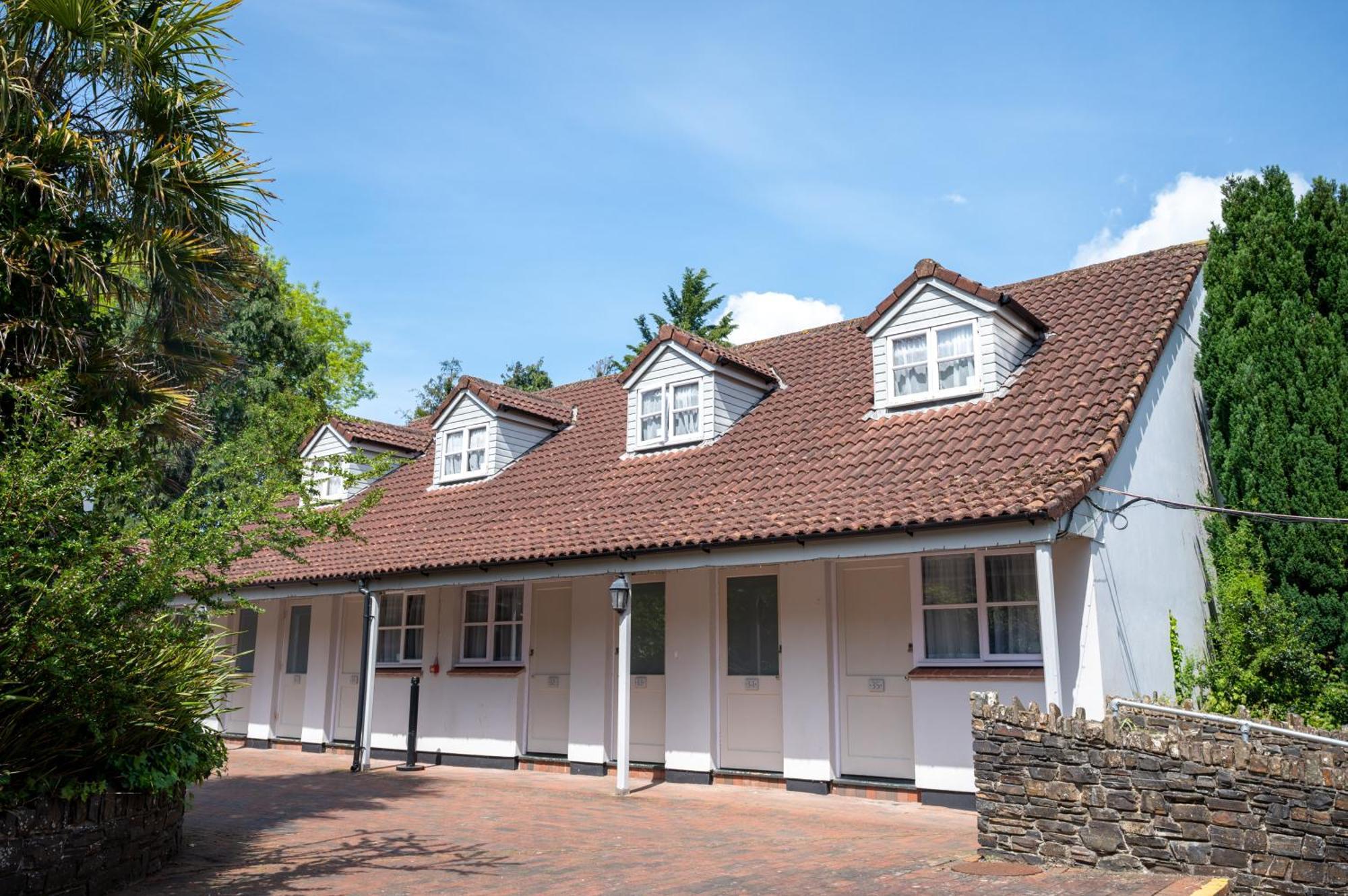 Hotel Cedars By Greene King Barnstaple